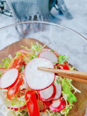 萝卜片脆爽多汁。