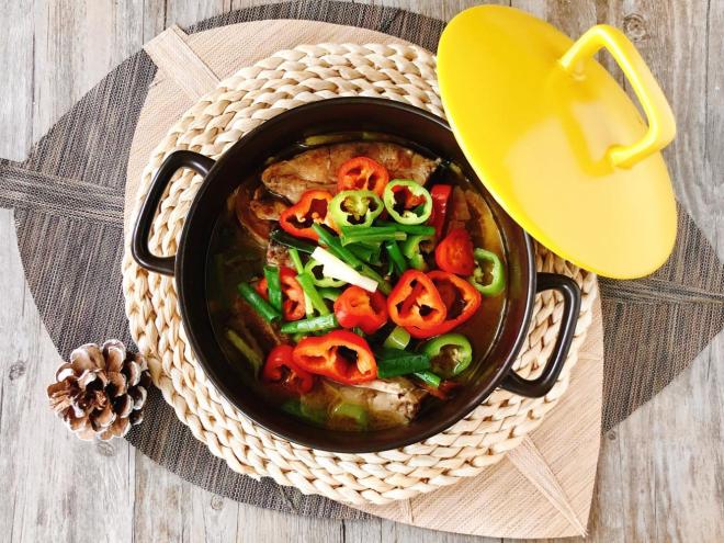 解锁鲤鱼简单又馋人的吃法，黄焖砂锅鱼，汤浓味美