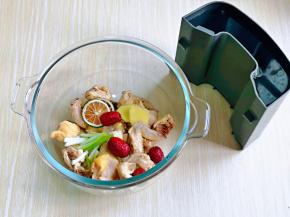 水箱中加入纯净水。