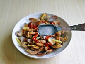 按个人口味撒上食用盐。