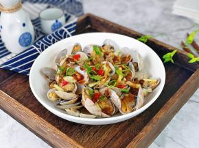 贝壳蒸着吃，太好吃了。