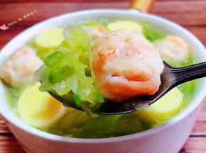 虾仁入口鲜嫩美味混搭着萝卜丝的清香豆腐的嫩滑入口即化好吃极了