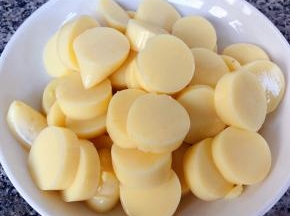 日式豆腐切成一厘米左右的片状