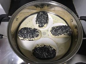 放入锅中发酵至2倍大，上锅蒸15分钟，焖5分钟就可以了