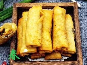 春卷也可以放其他馅，豆沙的也是很好吃的。操作简单，大家快试试吧！