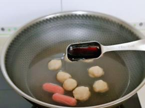 加入一勺蚝油。