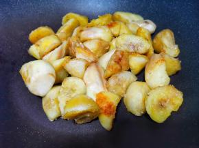 煎至两面金黄盛出。