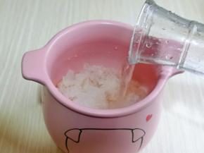 再加入纯净水，水量可以适当多一点。