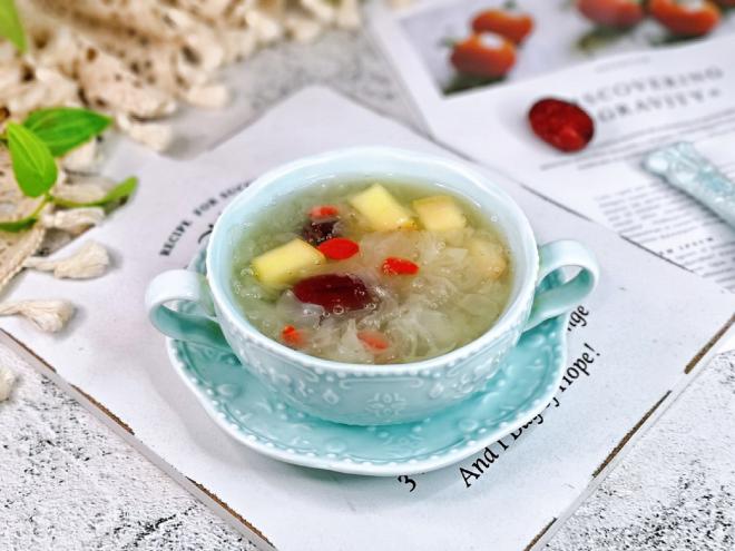 苹果银耳红枣羹