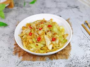 盛出装盘，点缀几段红辣椒。