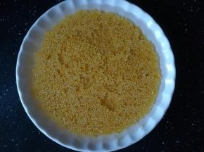 小米用清水浸泡清洗干净