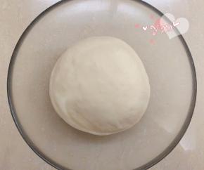 盖上保鲜膜发酵60分钟。