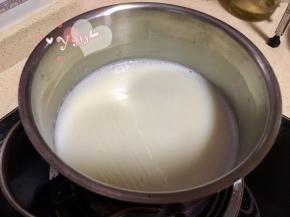 豆浆加热至沸腾。