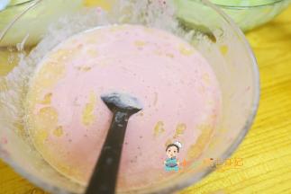 加入植物油3g融化的 黄油3g混合均匀