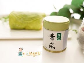 表面挤上奶油，你喜欢什么样的花嘴都可以，冷藏三小时以上就可以吃啦