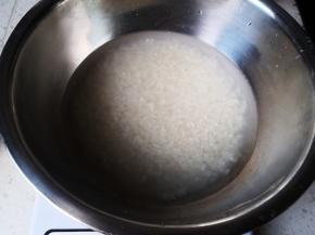 加入水浸泡4小时，大米和水的重量一共是280克