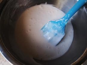 将面糊搅拌一下排气