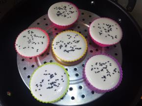 在表面撒黑芝麻