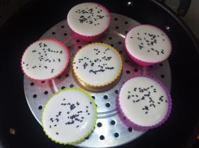 在表面撒黑芝麻