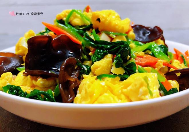 菠菜木耳炒鸡蛋