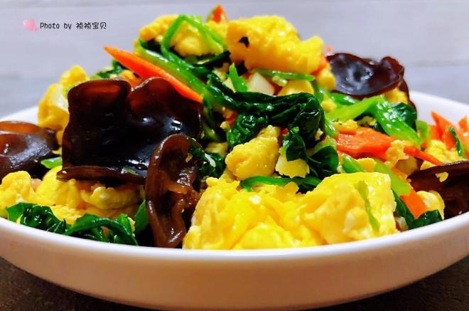 菠菜木耳炒鸡蛋