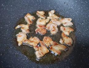 煎熟盛出备用。