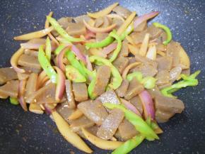 翻炒均匀关火出锅。