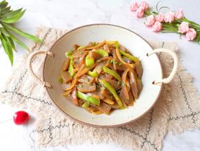 撒点小葱或者小蒜叶。