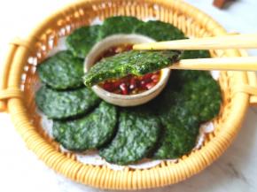 咬一口，满嘴的菜香味，劲道又好吃。