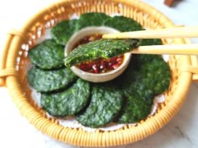 咬一口，满嘴的菜香味，劲道又好吃。