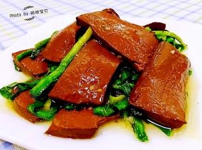 鸭血入口脆爽鲜嫩混搭着韭菜香浓完美无比