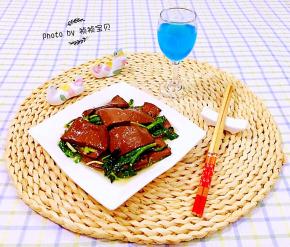 搭配一杯鸡尾酒别有一番滋味