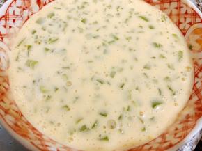 加入盐搅拌均匀