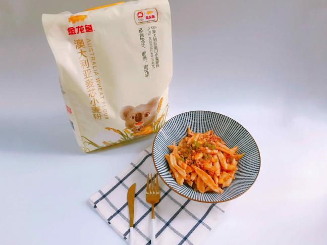 杂菜肉酱剪刀面