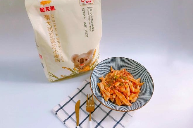 杂菜肉酱剪刀面