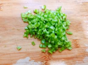 切成细碎的小丁