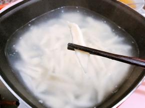 等全部煮至浮起