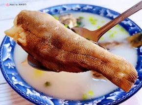 鱼肉入口即化鱼骨煮至软烂可以嚼着吃这样补钙效果非常好