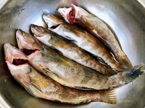 处理好的黄鱼洗净沥干水份备用