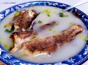 放入调味料盐、味精、黑胡椒粉、醋调味均匀即可享用