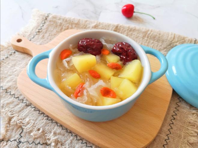 苹果银耳红枣汤