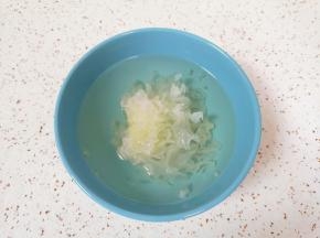 干银耳提前泡发。