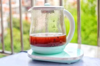 加入适量水，开启煮粥模式煮至红豆软糯捞出放入碗中。