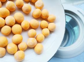 将丸子放入养生壶中煮至浮起，