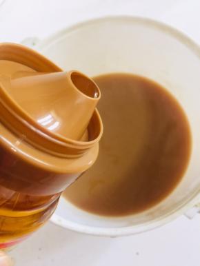 加入适量的蜂蜜搅拌均匀即可！有条件的也可以加入适量的炼乳口感更好！