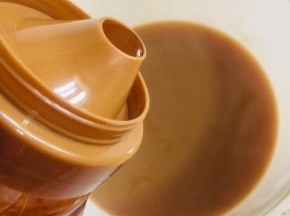 加入适量的蜂蜜搅拌均匀即可！有条件的也可以加入适量的炼乳口感更好！