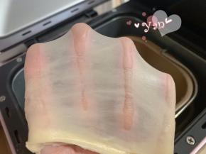 能拉出透明的薄膜。