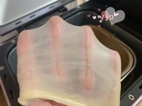 能拉出透明的薄膜。