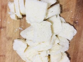 馒头切成片备用！