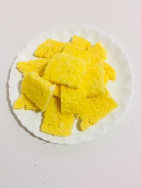 依次把所有的馍片都裹完，摆在盘子里！